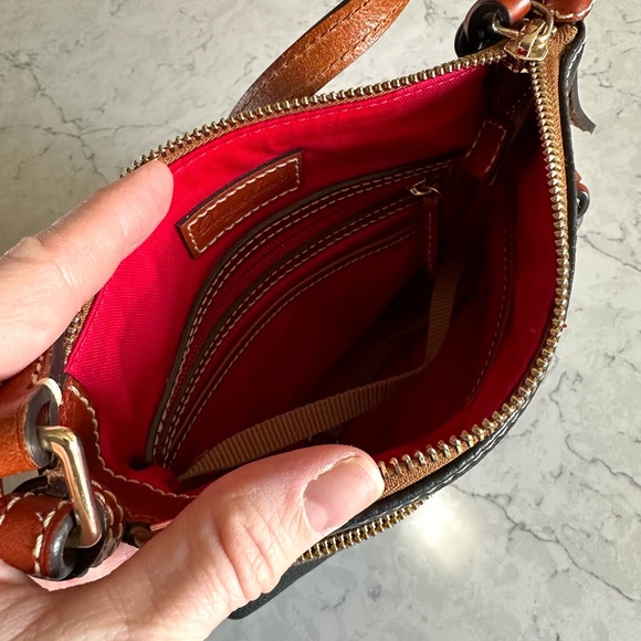 Small Dooney & Bourne crossbody bag - like new! - Picture 4 of 4